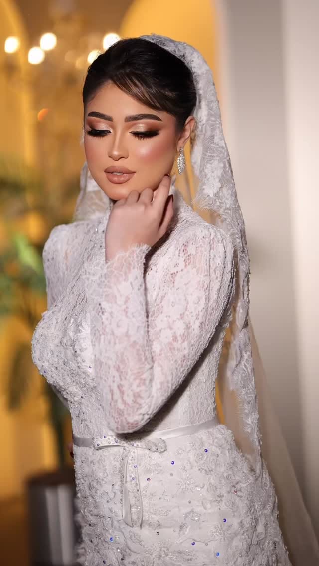 Post 1 by Makeup Artist Eman Alnaqbi on Instagram (video)