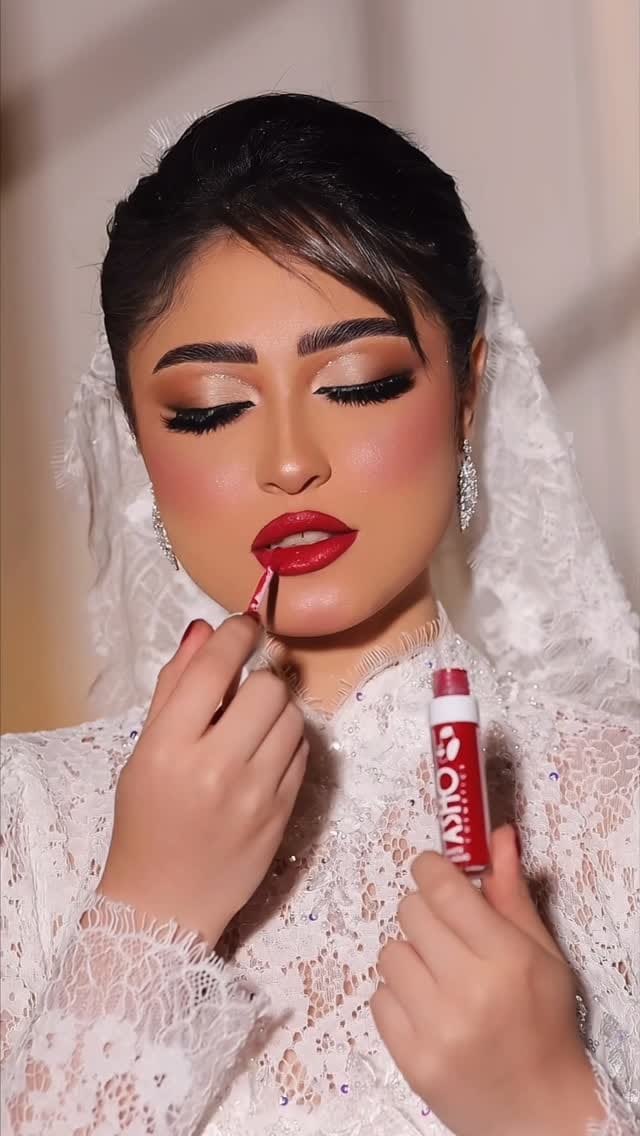Post 2 by Makeup Artist Eman Alnaqbi on Instagram (video)