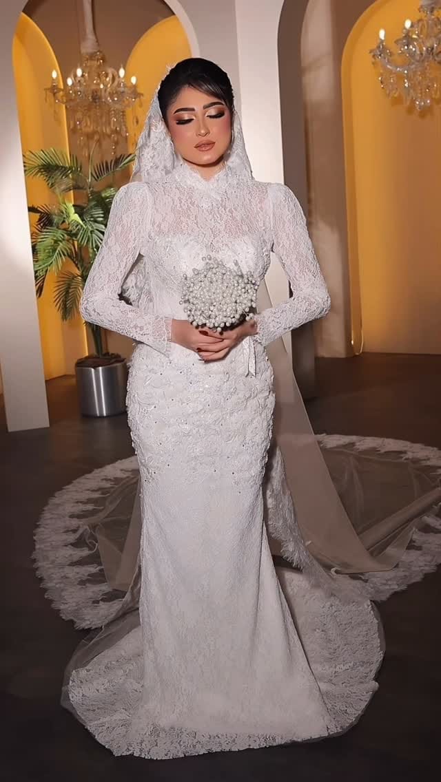 Post 4 by Makeup Artist Eman Alnaqbi on Instagram (video)