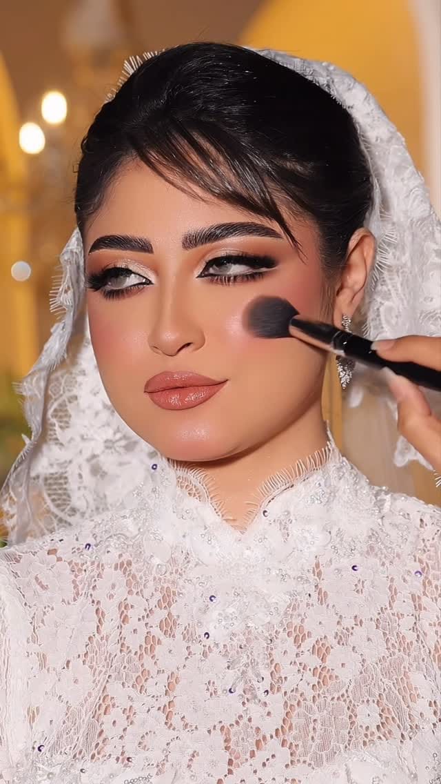 Post 5 by Makeup Artist Eman Alnaqbi on Instagram (video)