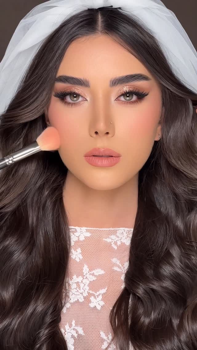 Post 5 by میکاپ آرتیست/مدرس بین المللی میکاپ/ پری کمالی on Instagram (video)
