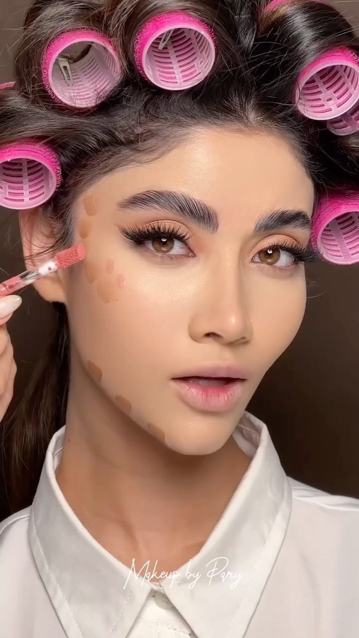Post 2 by میکاپ آرتیست/مدرس بین المللی میکاپ/ پری کمالی on Instagram (video)