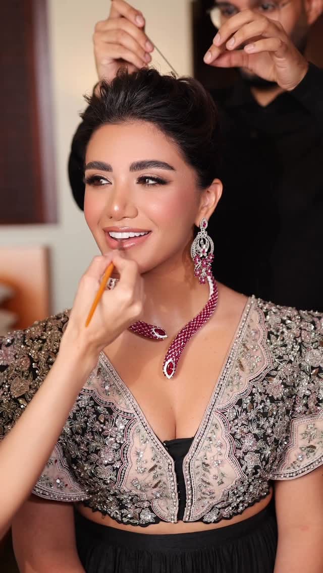 Post 6 by KIRAN FAROOQ on Instagram (video)