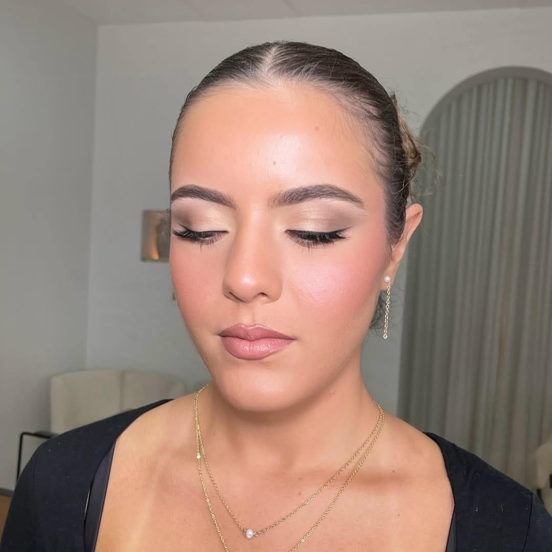 Post 3 by Sydney Dubai Makeup Artist on Instagram (image)