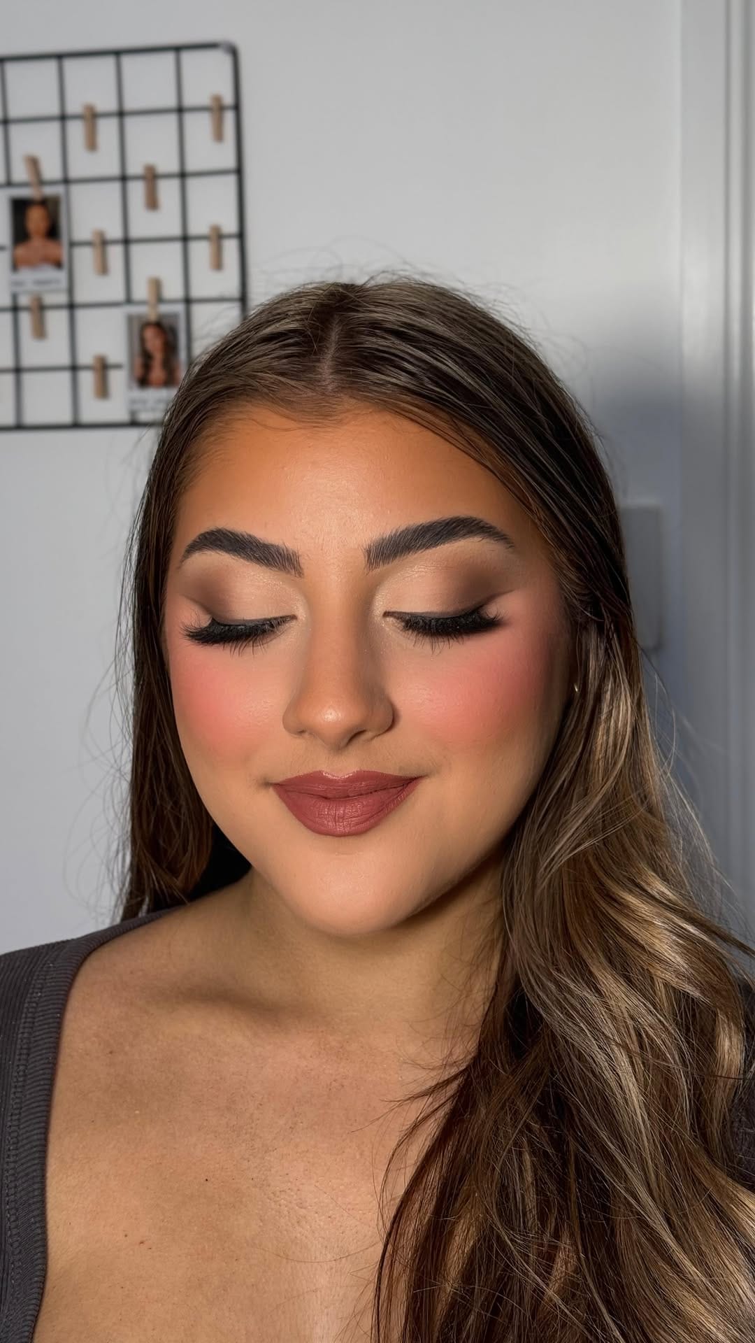 Post 8 by Sydney Dubai Makeup Artist on Instagram (video)
