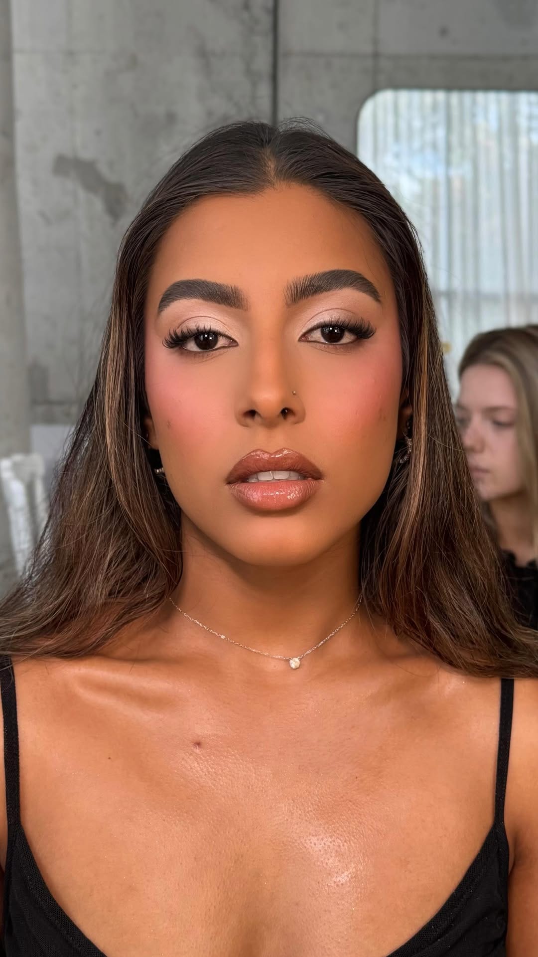Post 9 by Sydney Dubai Makeup Artist on Instagram (video)