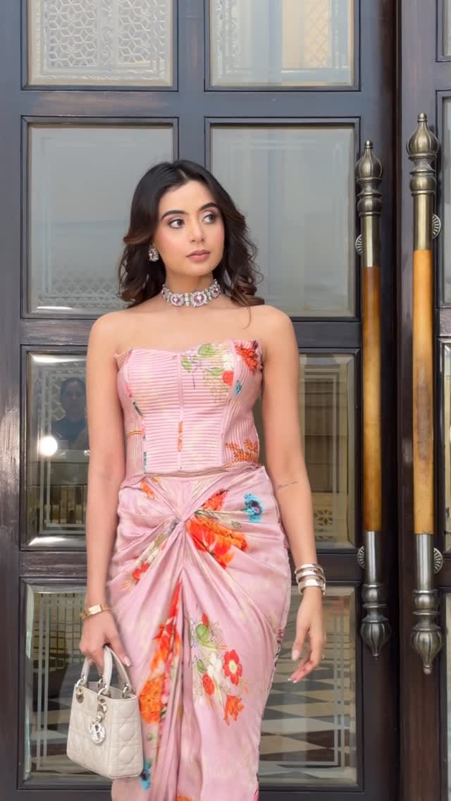 Post 4 by Kaviksha | Bridal makeup artist on Instagram (video)
