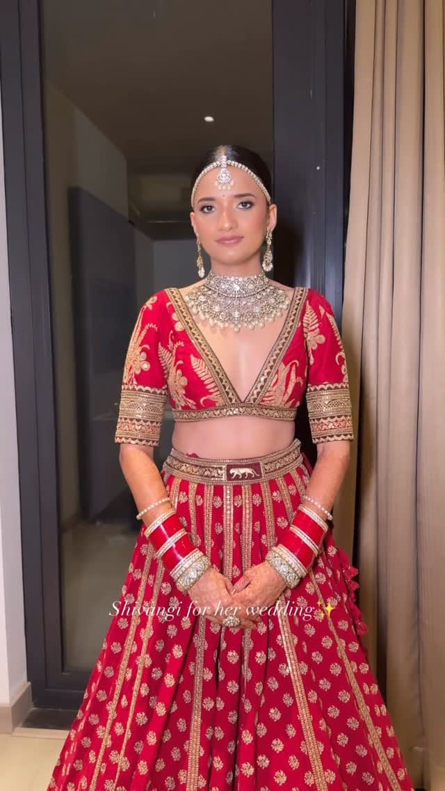 Post 5 by Kaviksha | Bridal makeup artist on Instagram (video)