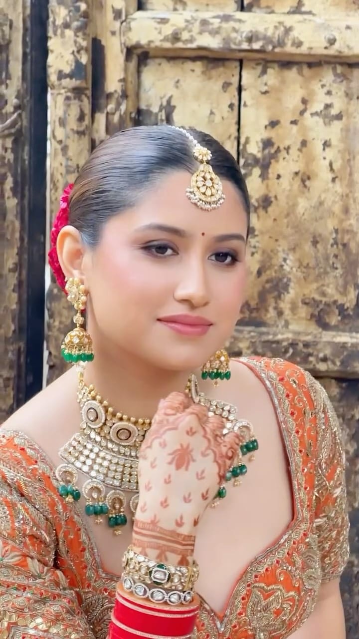 Post 6 by Kaviksha | Bridal makeup artist on Instagram (video)