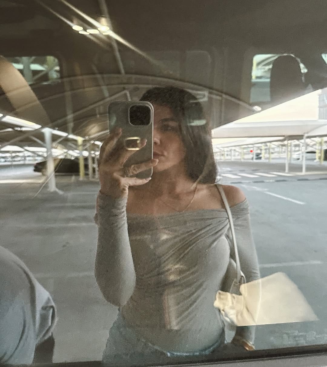 Post 4 by Amandine | Content Creator & Founder 🇦🇪 on Instagram (carousel)