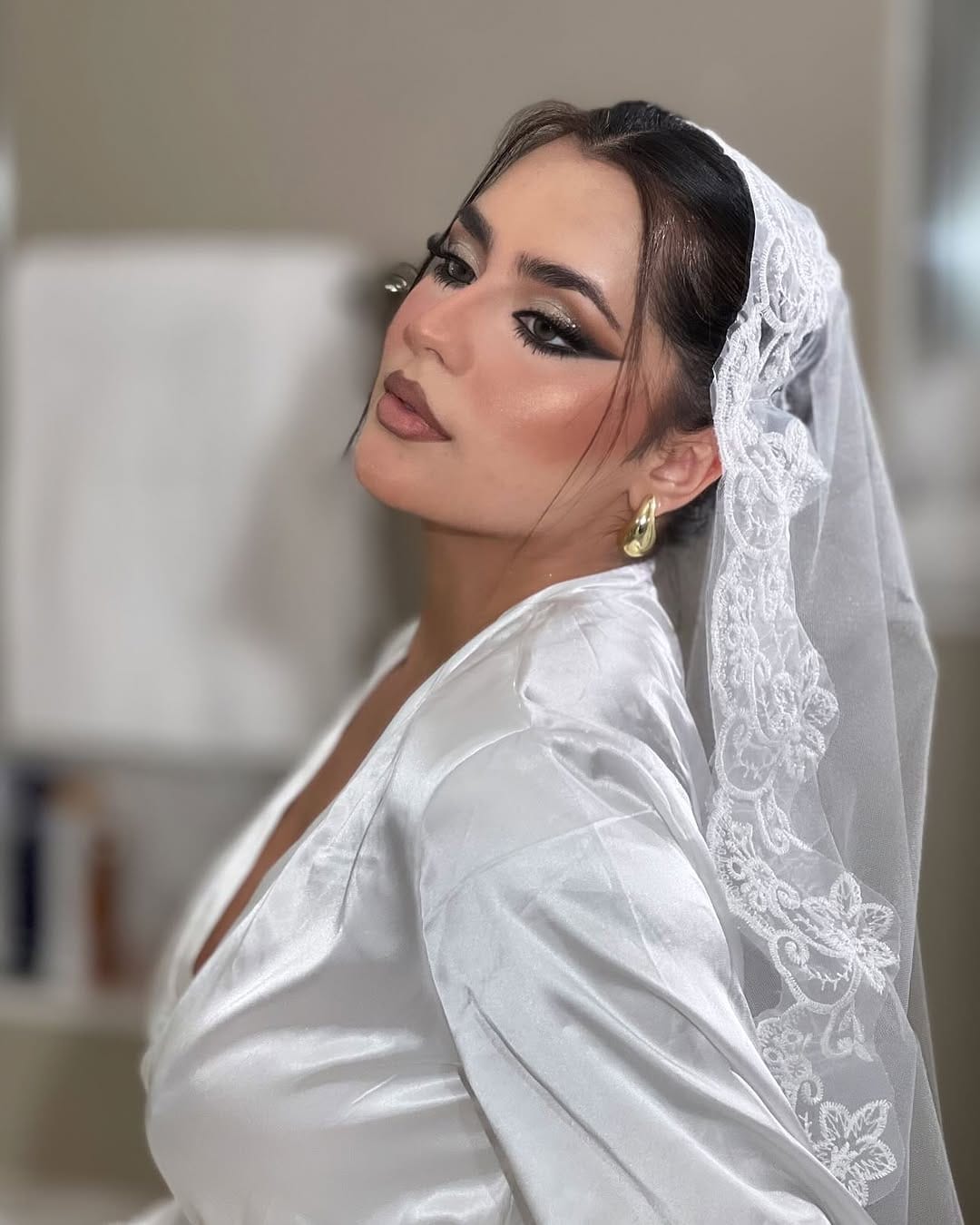Post 9 by @roqaya.makeupartist on Instagram (carousel)