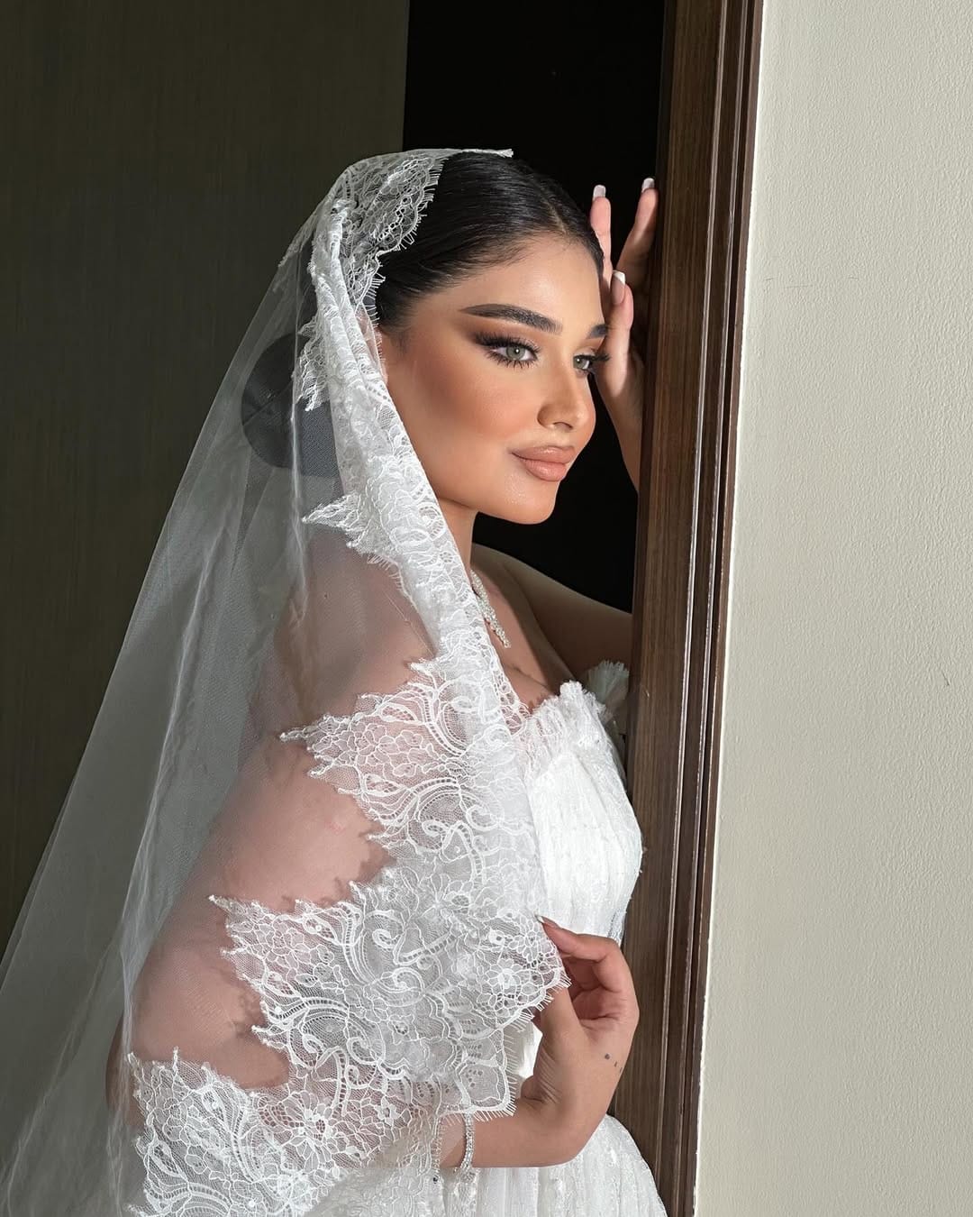 Post 10 by @roqaya.makeupartist on Instagram (carousel)