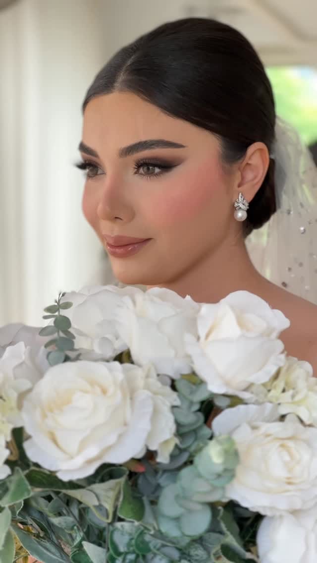 Post 9 by فاطمه برزگر/میکاپ آرتیست on Instagram (video)