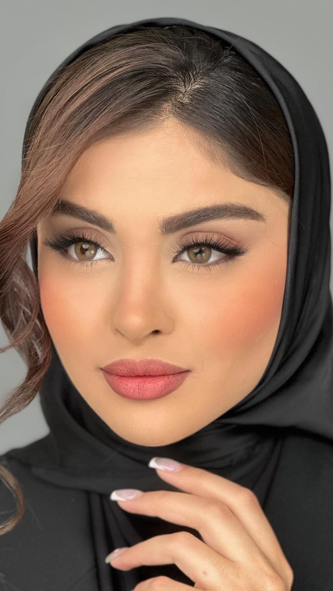 Post 3 by فاطمه برزگر/میکاپ آرتیست on Instagram (video)
