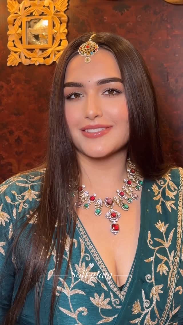 Post 2 by Makeup by ruhin on Instagram (video)