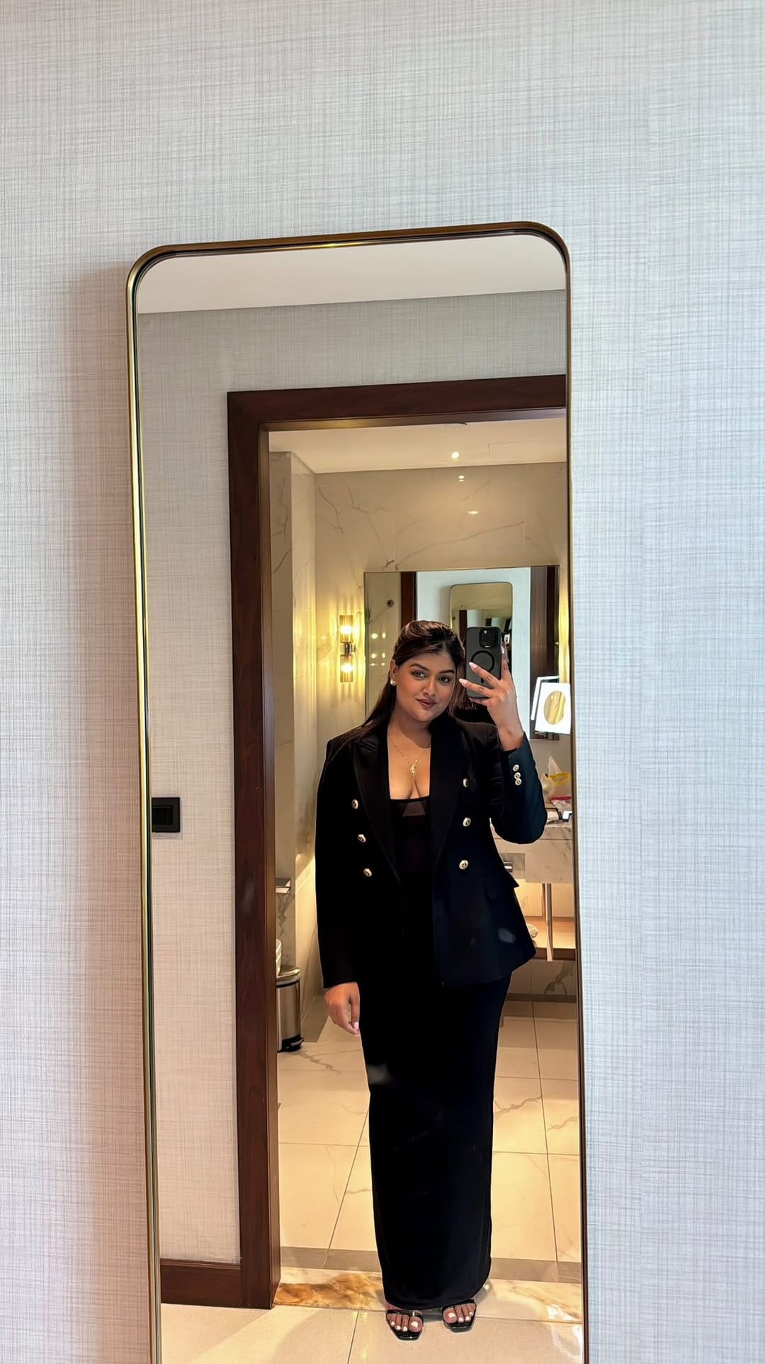 Post 3 by ANUSHKA 🧿 on Instagram (video)