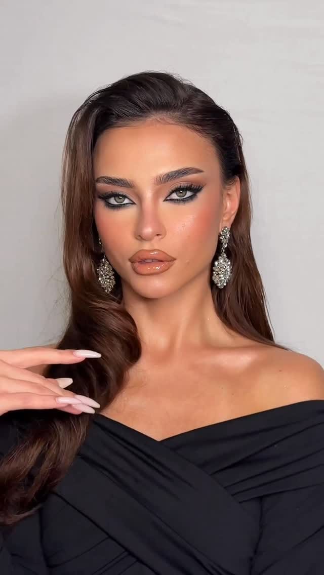 Post 4 by R I H A N N A . Z A W A T H on Instagram (video)