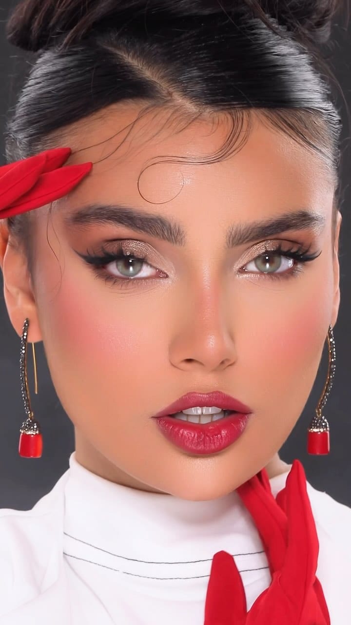Post 10 by رها دهقانی | میکاپ آرتیست |هیراستایلیست روسی on Instagram (video)