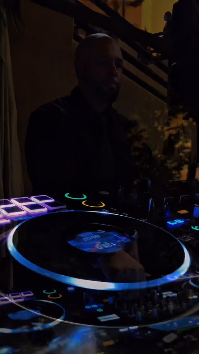 Post 2 by 🌍Dj Izzo🌍 on Instagram (video)