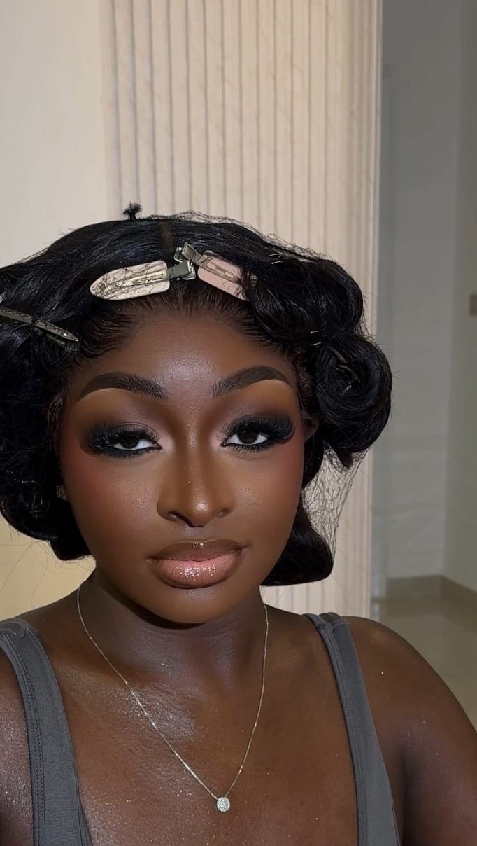 Post 2 by Dubai makeup artist🇦🇪 on Instagram (video)