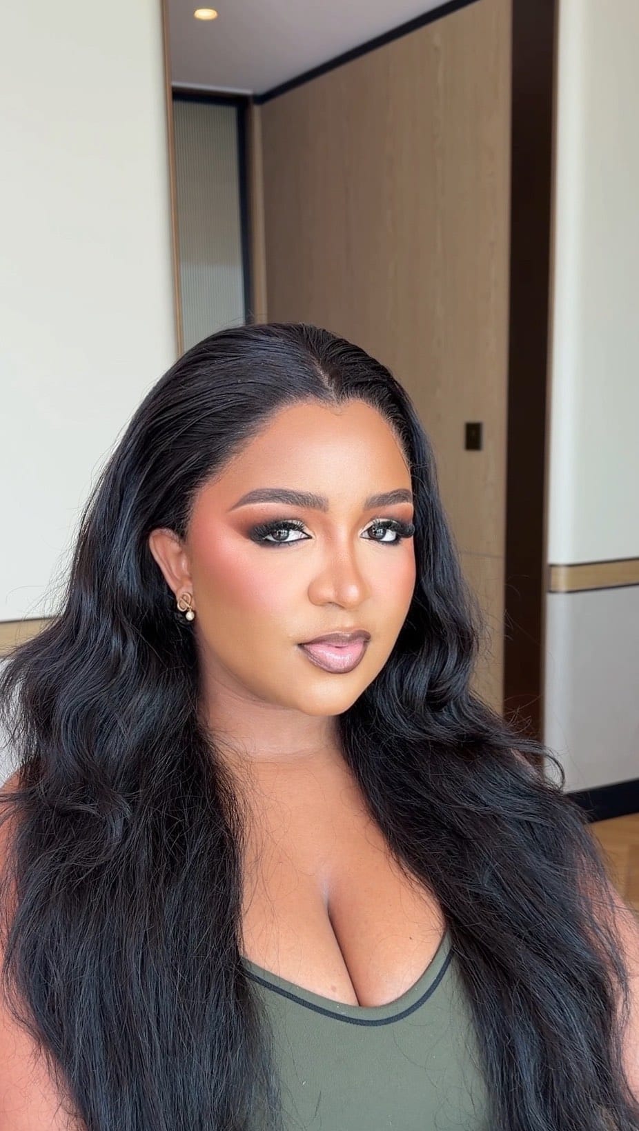 Post 3 by Dubai makeup artist🇦🇪 on Instagram (video)