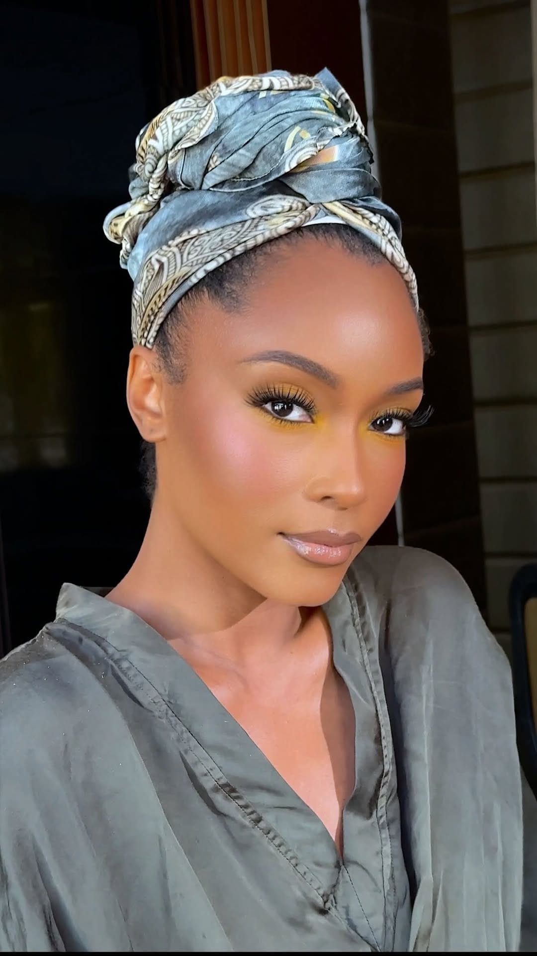 Post 4 by DUBAI MAKEUP ARTIST | MAKEUP ARTIST IN DUBAI on Instagram (video)