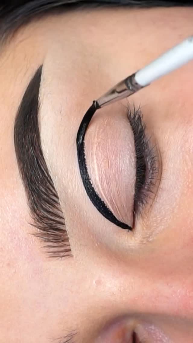 Post 5 by Makeuptutorials on Instagram (video)