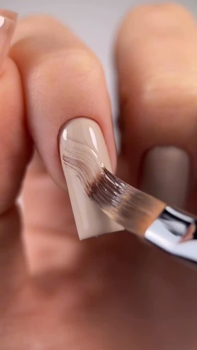 Post 3 by Makeuptutorials on Instagram (video)