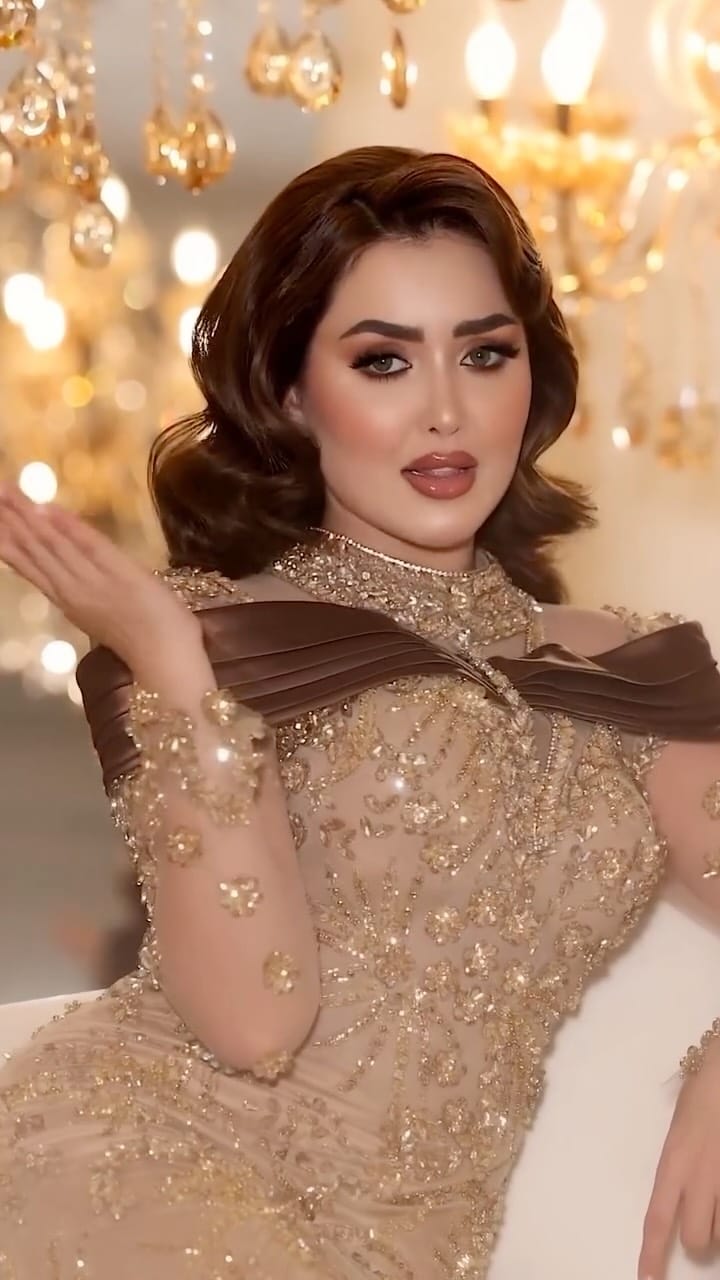 Post 3 by Taraneh Zamani ترانه زماني on Instagram (video)