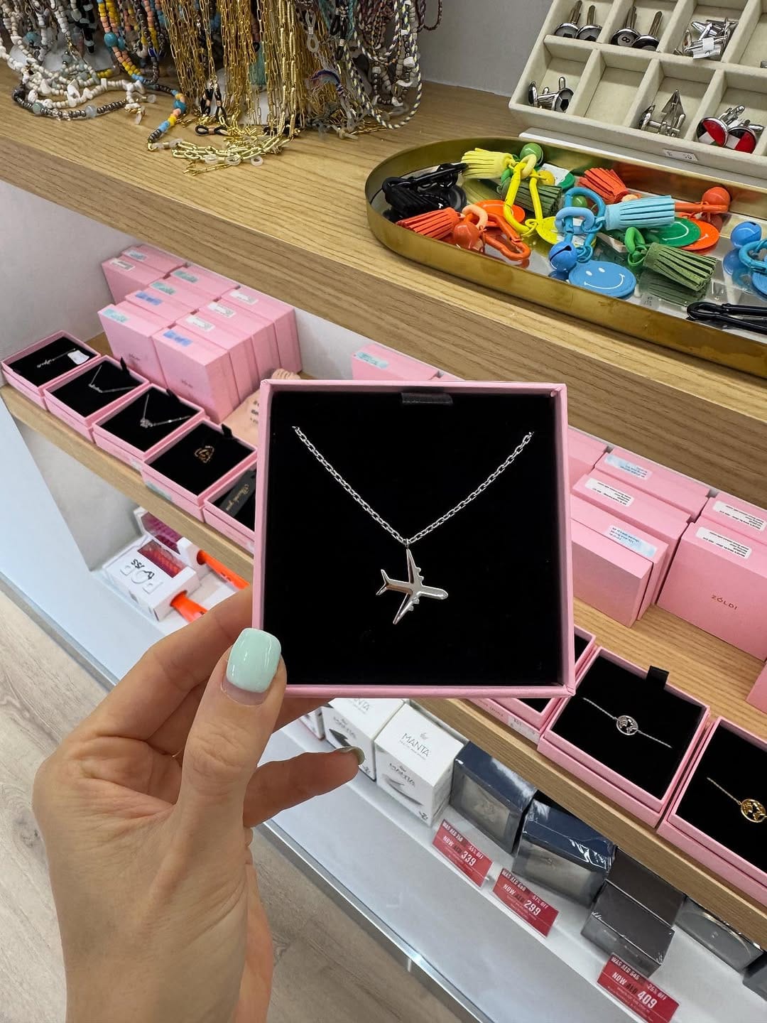 Post 2 by Z Ó L D I | Jewels with travel vibes 🌟 on Instagram (carousel)