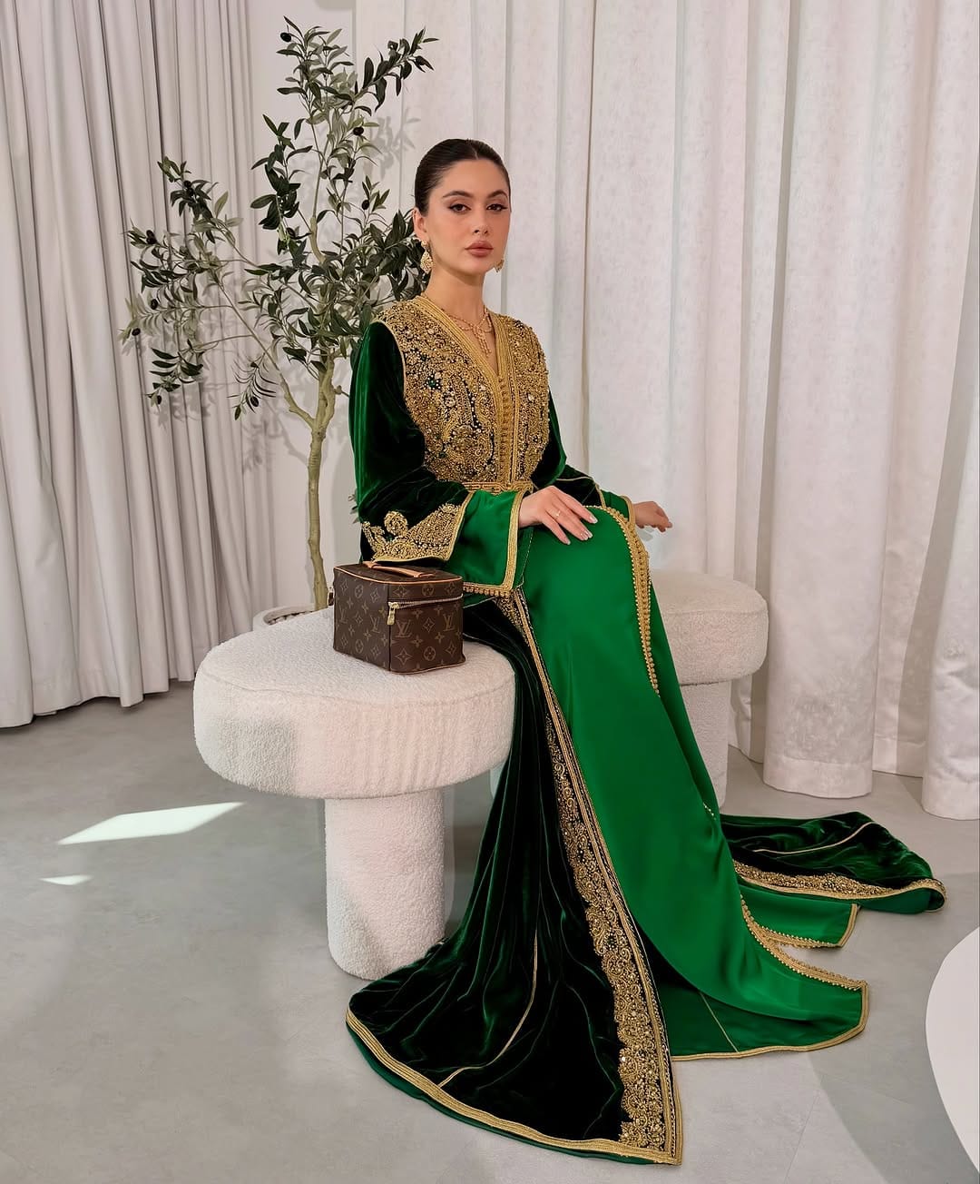 Post 8 by Dubai makeup Artist- Manishka Eriyagama on Instagram (image)