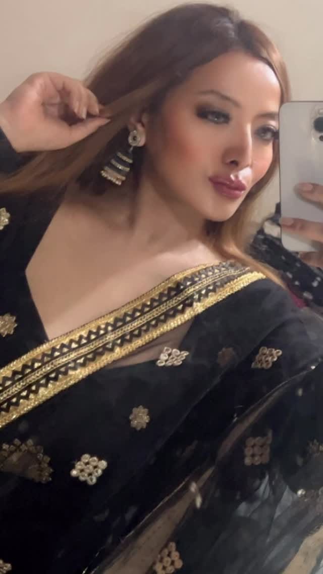 Post 2 by Zaara Ghazi | BEAUTY INFLUENCER on Instagram (video)