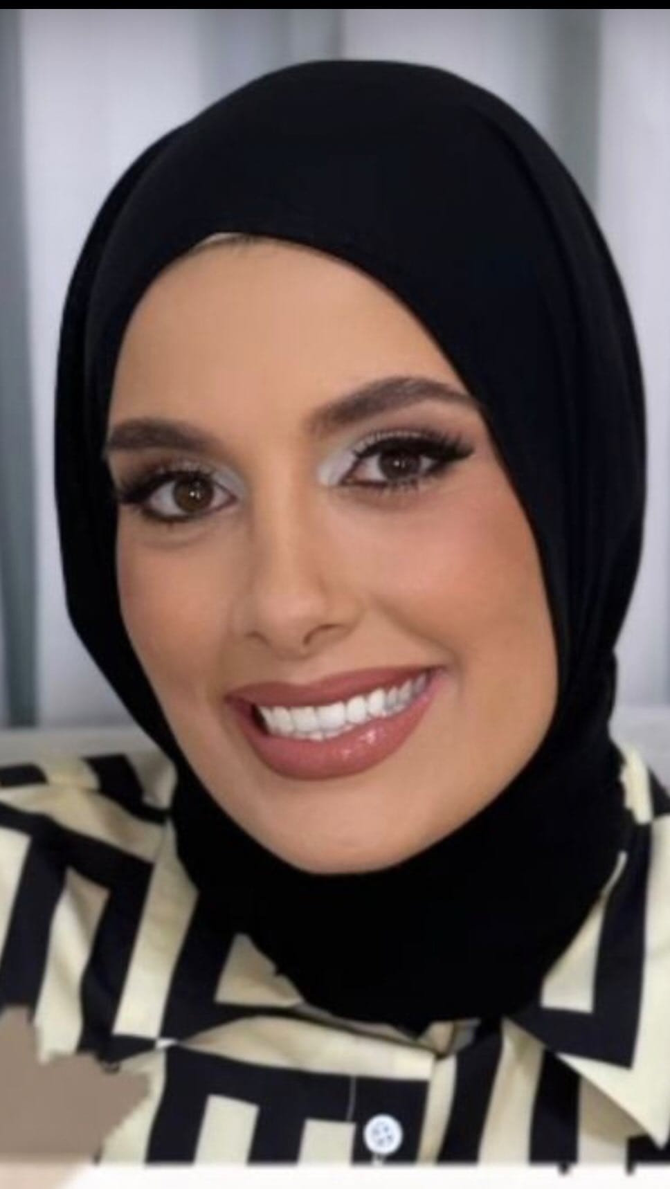 Post 10 by Khalili for Woman on Instagram (video)