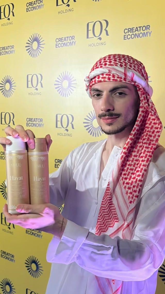 Post 5 by Khalili for Woman on Instagram (video)
