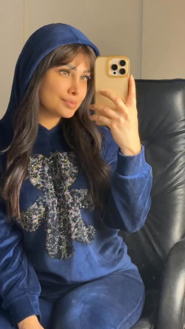 Post 7 by Sandrella👑 on Instagram (video)