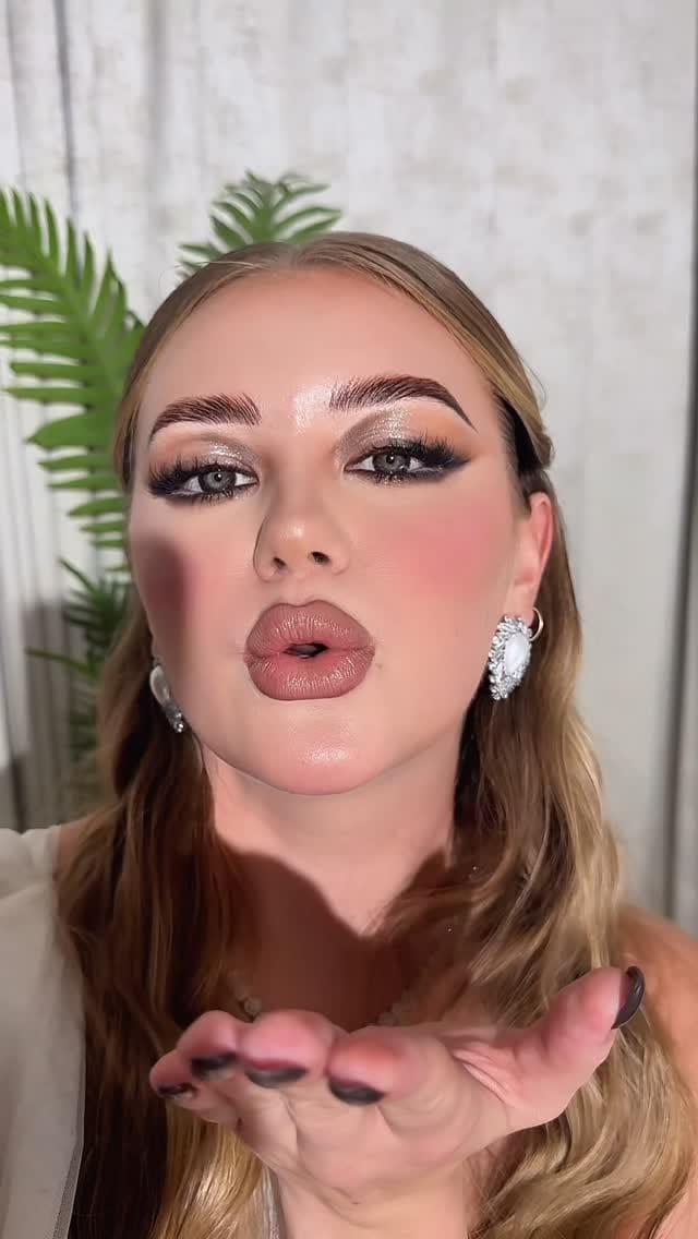 Post 10 by Naima El yabouri makeup artist on Instagram (video)