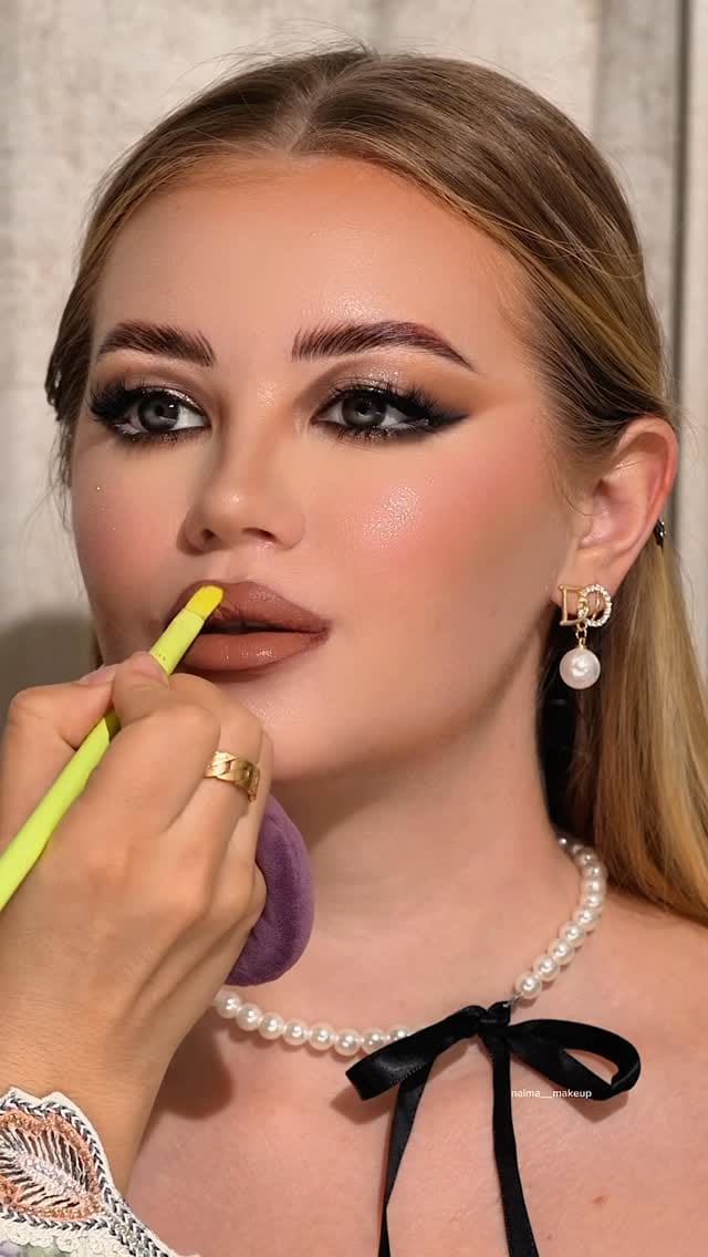 Post 8 by Naima El yabouri makeup artist on Instagram (video)