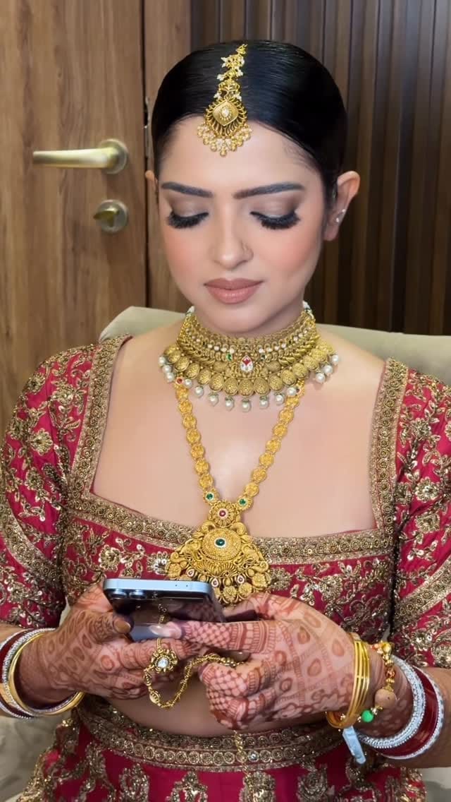 Post 8 by Simran Sehgal Chhabra on Instagram (video)