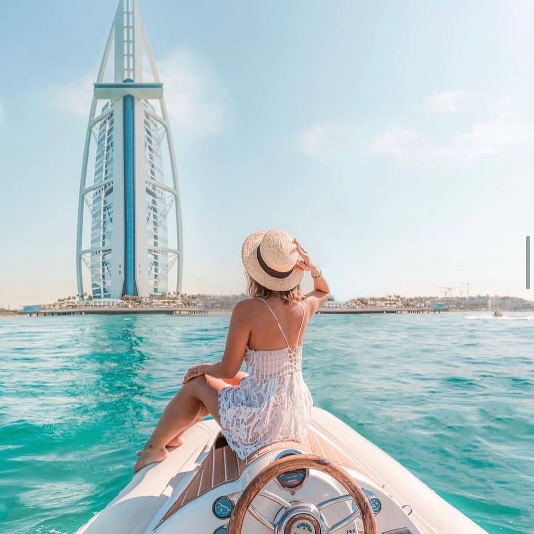 Post 6 by DXB-HI! on Instagram (image)