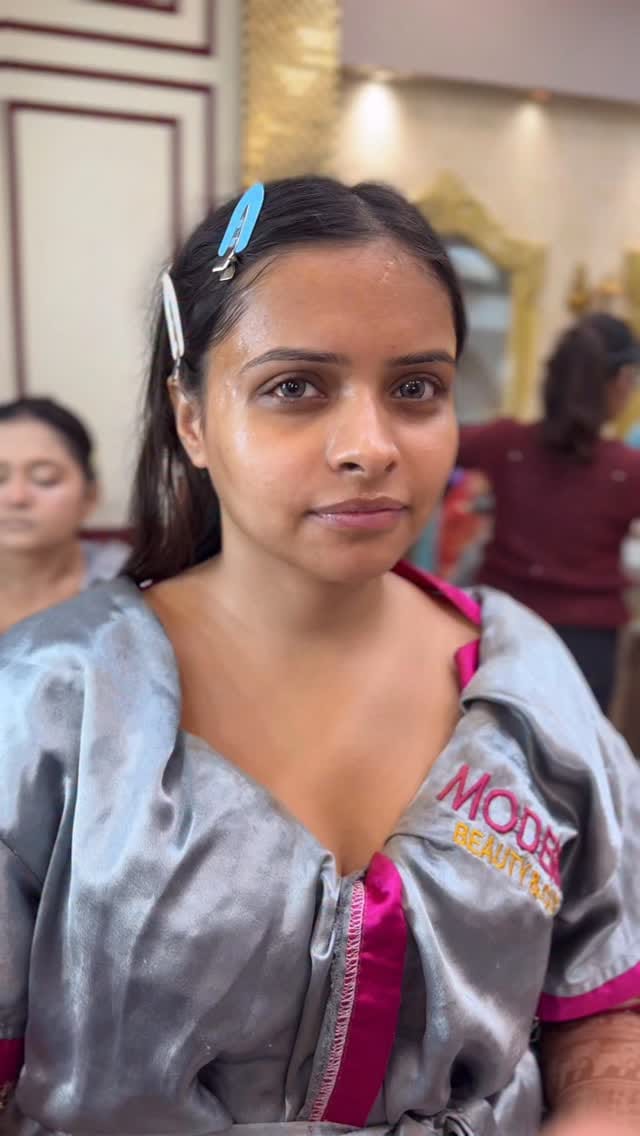 Post 4 by RakhiBajaj's MODERN BEAUTY&CUT on Instagram (video)