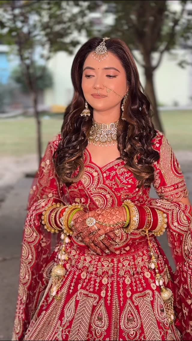 Post 3 by RakhiBajaj's MODERN BEAUTY&CUT on Instagram (video)