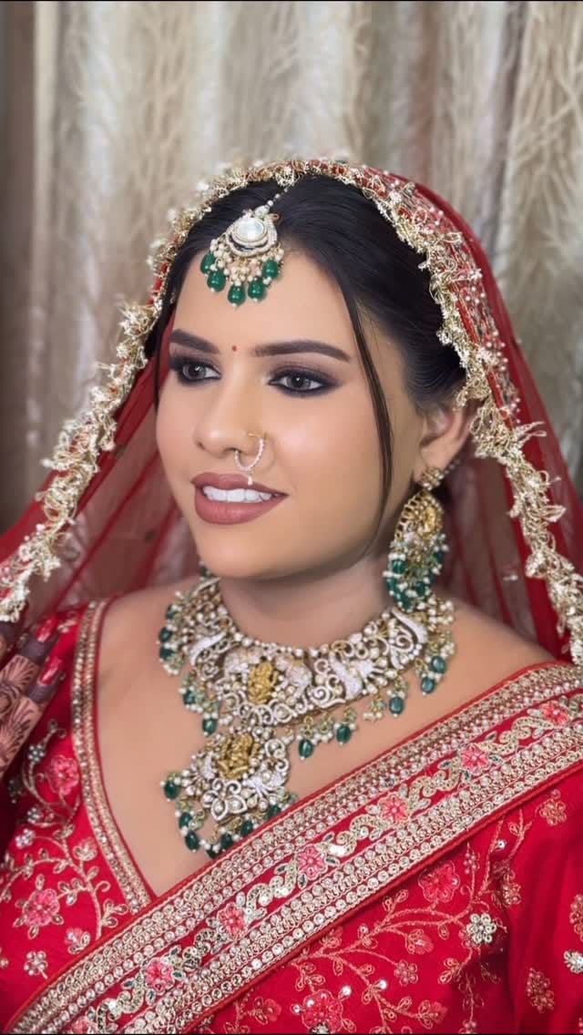 Post 8 by RakhiBajaj's MODERN BEAUTY&CUT on Instagram (video)