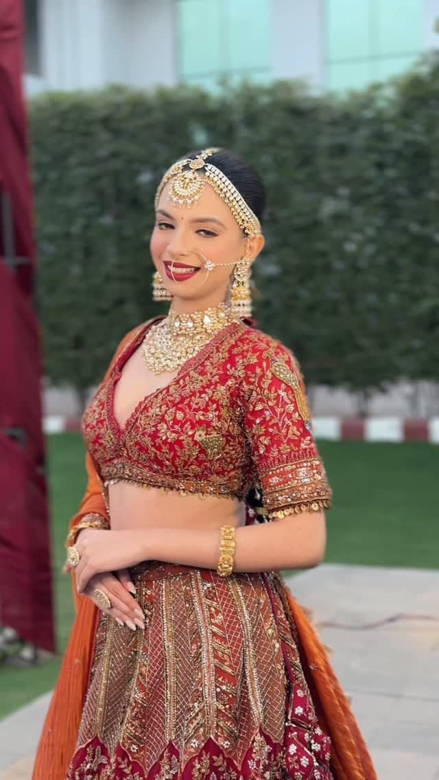 Post 1 by RakhiBajaj's MODERN BEAUTY&CUT on Instagram (video)
