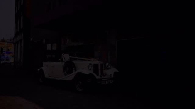 Post 1 by Farah Syed | Luxury Bridal Makeup London & Dubai on Instagram (video)