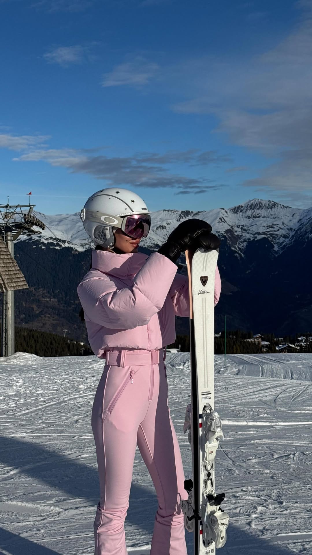 Post 5 by Nina Kovalenko on Instagram (video)