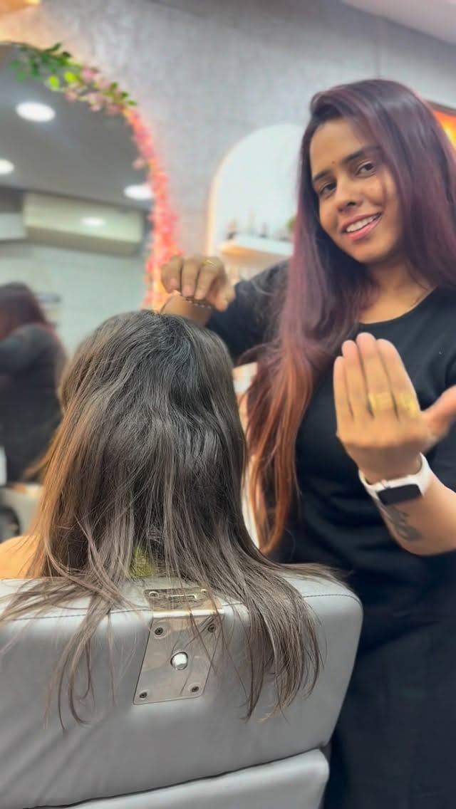 Post 5 by Gaayatri Prajapati Bridal Studio And Academy on Instagram (video)