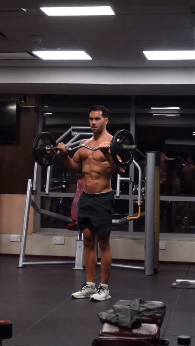 Post 6 by Klaiver on Instagram (video)