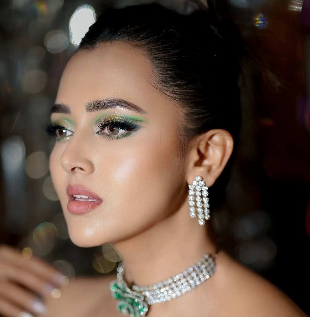 Post 8 by Haneena | Dubai Makeup Artist | Licensed on Instagram (carousel)