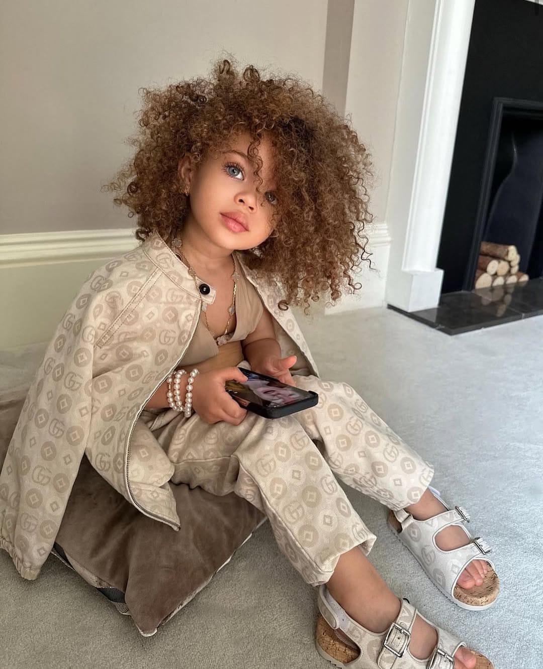 Post 10 by Top Mini Star Models on Instagram (carousel)