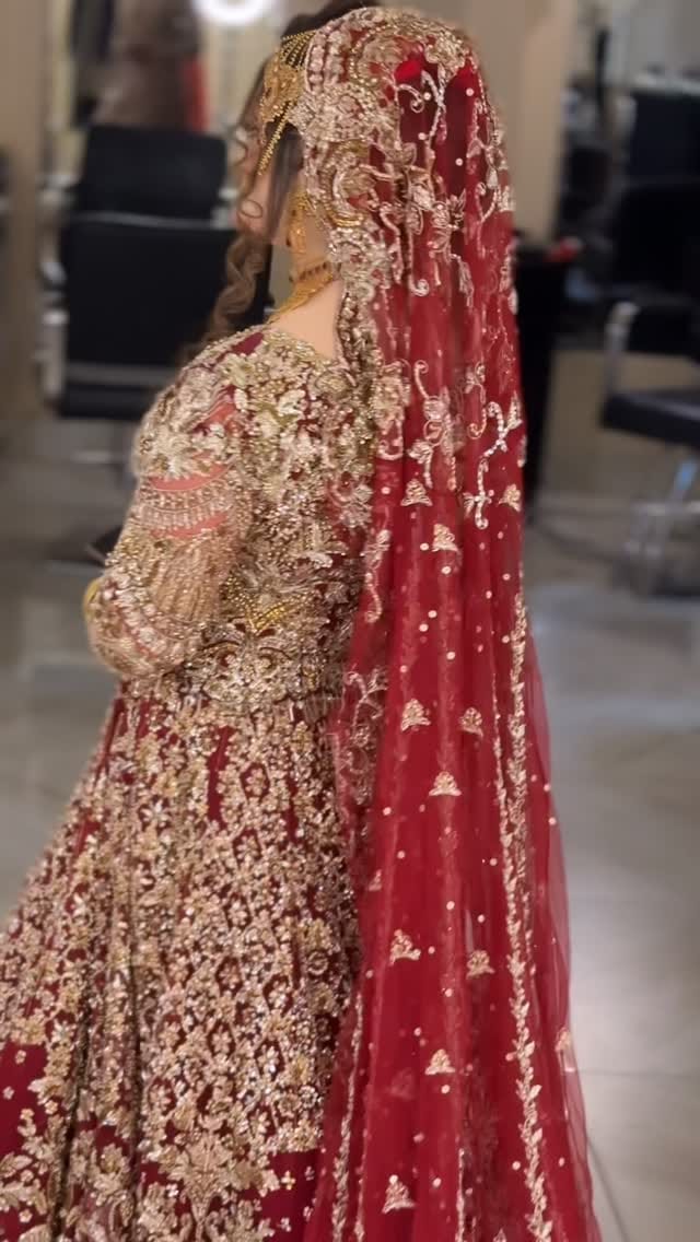 Post 8 by Hina mishal mua on Instagram (video)